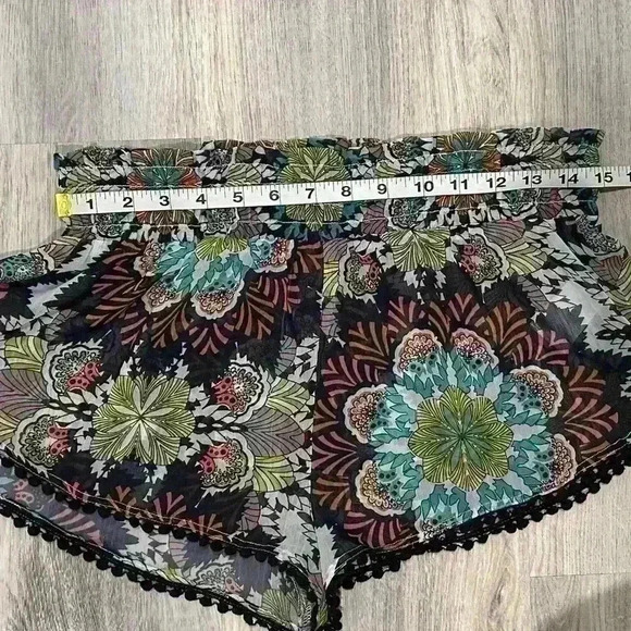 H&M Sheer Swim Cover Shorts Lace Trim Floral Paisley Print 1” Inseam Size M - Picture 6 of 7